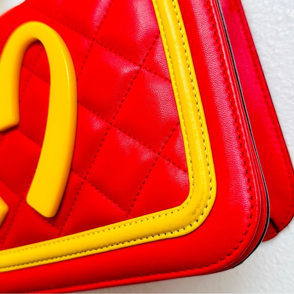 Moschino: McDonald’s Limited Edition Collection Crossbody Bag (ASO Miley Cyrus) - Picture 11 of 16